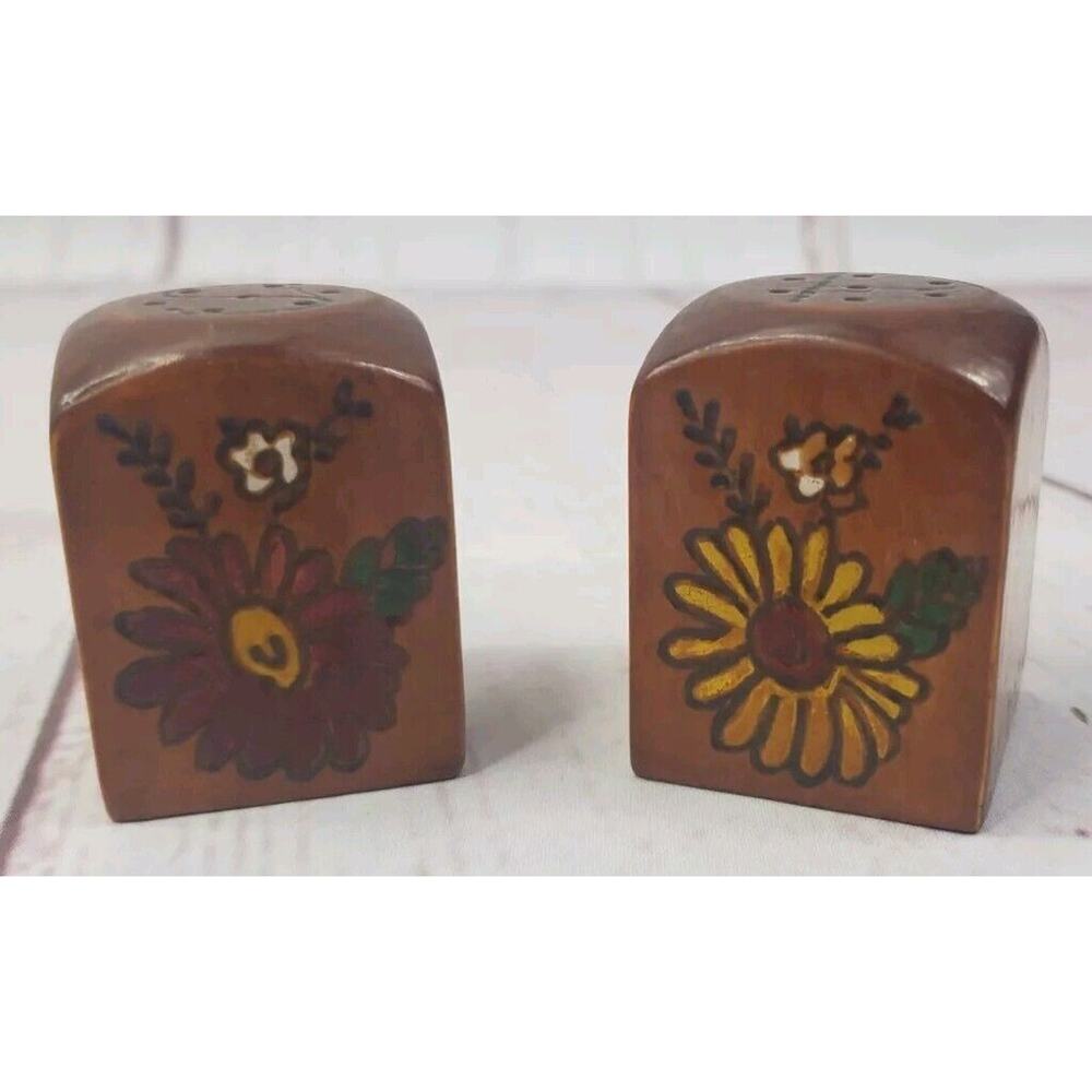 Wooden Salt and Pepper Shakers Hand painted Daisies Cork Vtg 1 7/8" Tall